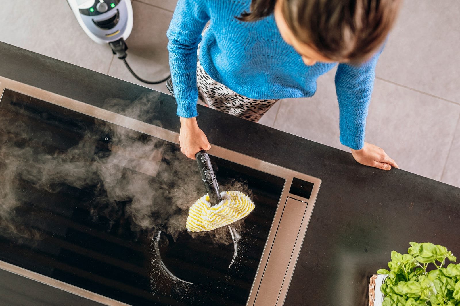 Garų valytuvas Karcher SC 5 EasyFix Iron Plug nuoma 02 garu valytuvas nuoma garu valytuvo nuoma